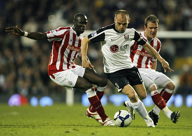 一个经过深 一个经过深